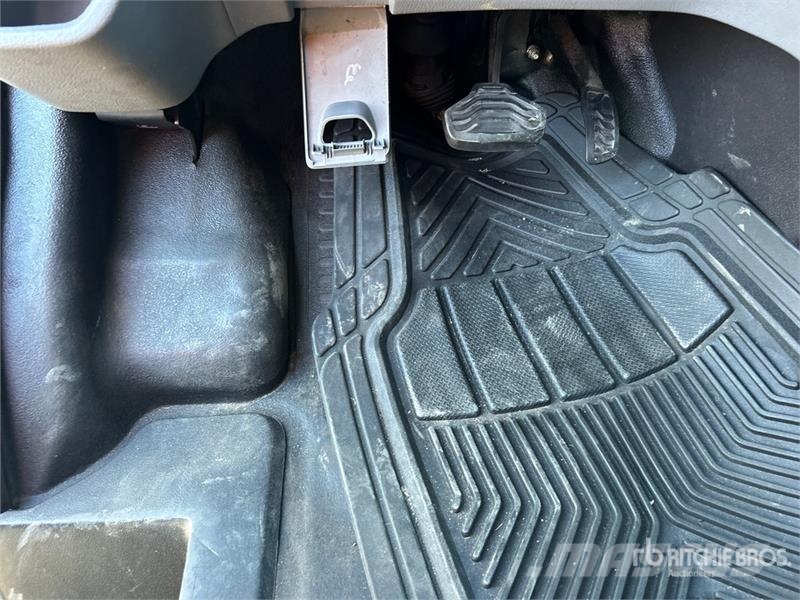 Ford Transit Cargo Van Dostavna vozila / kombiji