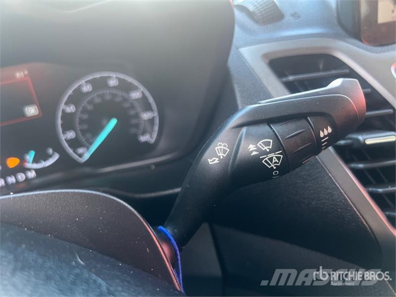 Ford Transit Connect XLT Cargo Van Preču pārvadāšanas furgoni