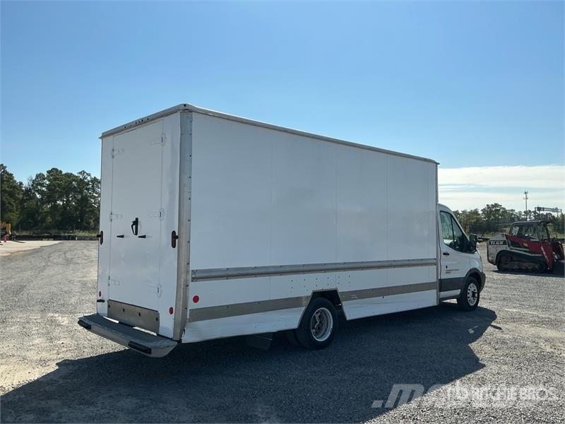 Ford Transit T350 4x2 Van Truck Camiones con caja de remolque