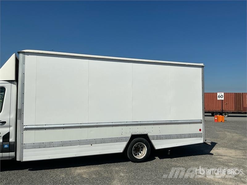 Ford Transit T350 4x2 Van Truck Camiones con caja de remolque