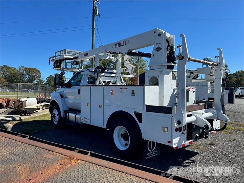 Ford VTP40NE 35 ft on Ford F-750 4x2 Cable Placer Bucke المنصات الهوائية المثبتة على شاحنة
