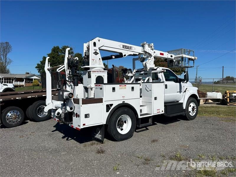 Ford VTP40NE 35 ft on Ford F-750 4x2 Cable Placer Bucke المنصات الهوائية المثبتة على شاحنة