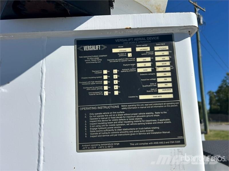 Ford VTP40NE 35 ft on Ford F-750 4x2 Cable Placer Bucke المنصات الهوائية المثبتة على شاحنة