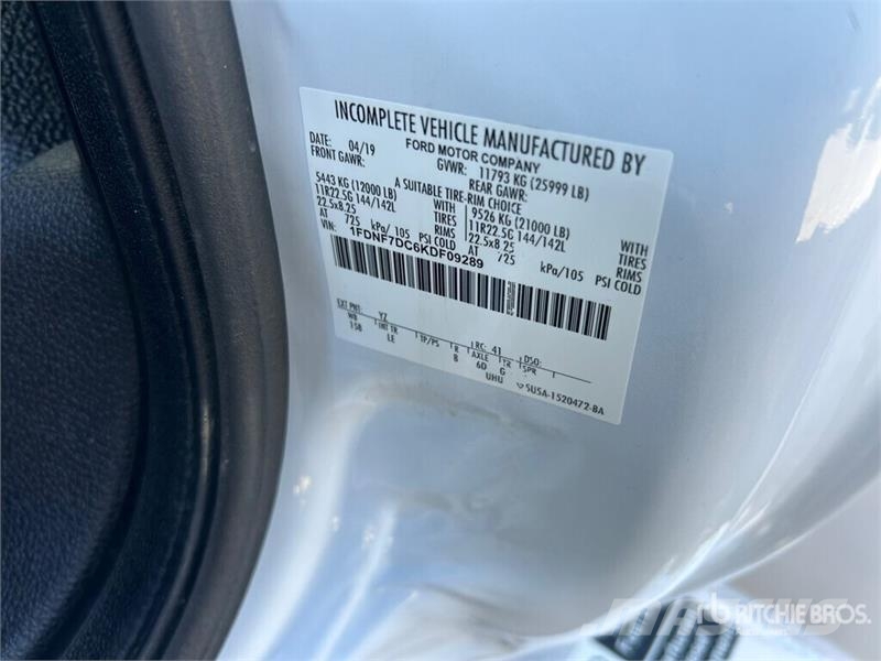 Ford VTP40NE 35 ft on Ford F-750 4x2 Cable Placer Bucke المنصات الهوائية المثبتة على شاحنة