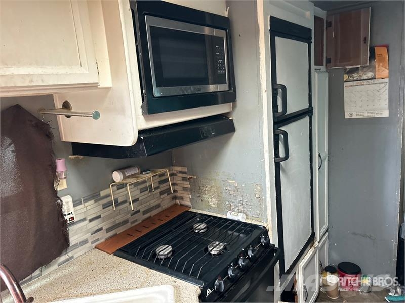 Forest River 32 ft T/A Travel Trailer Druge prikolice