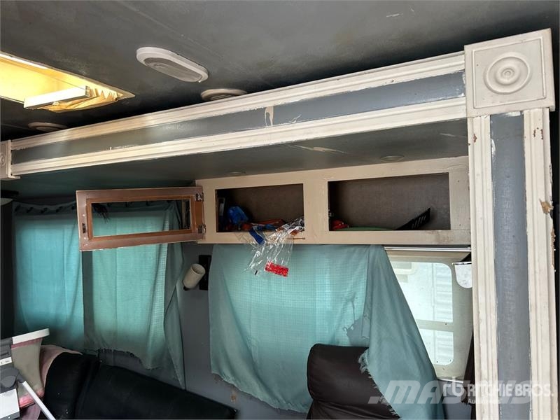 Forest River 32 ft T/A Travel Trailer Druge prikolice
