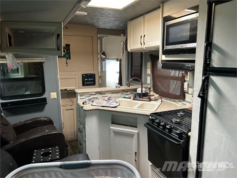 Forest River 32 ft T/A Travel Trailer Druge prikolice