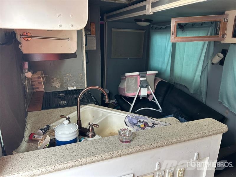 Forest River 32 ft T/A Travel Trailer Druge prikolice