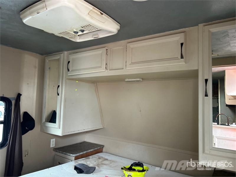 Forest River 32 ft T/A Travel Trailer Druge prikolice
