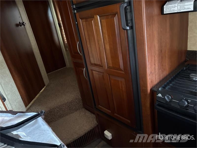 Forest River Crusader 30 ft T/A Travel Trailer Citas piekabes