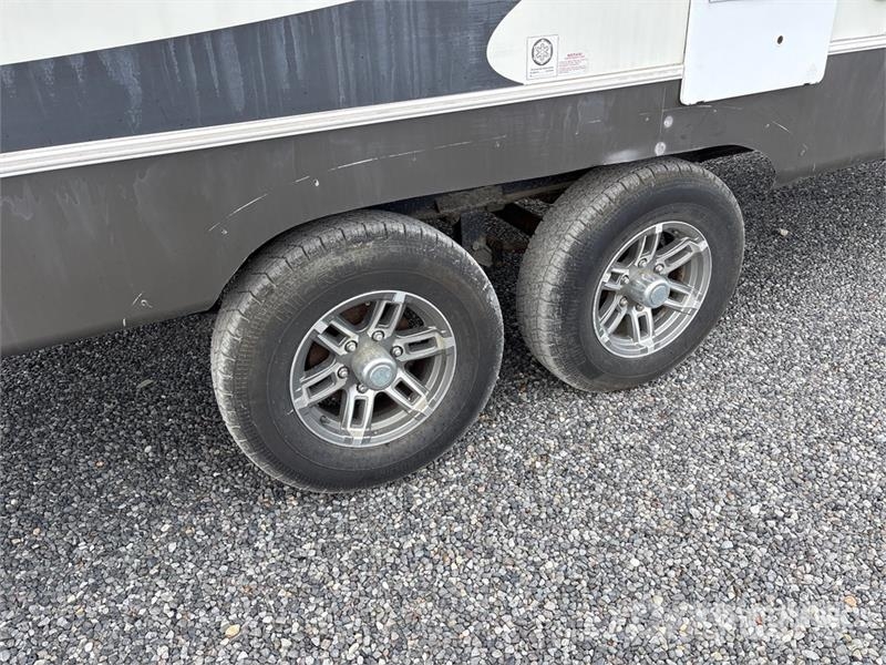 Forest River Crusader 30 ft T/A Travel Trailer Citas piekabes