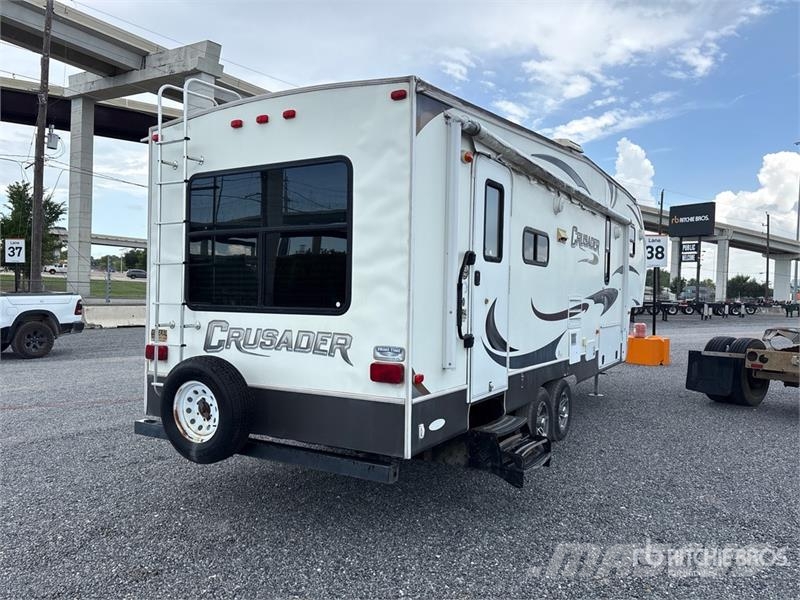 Forest River Crusader 30 ft T/A Travel Trailer Citas piekabes