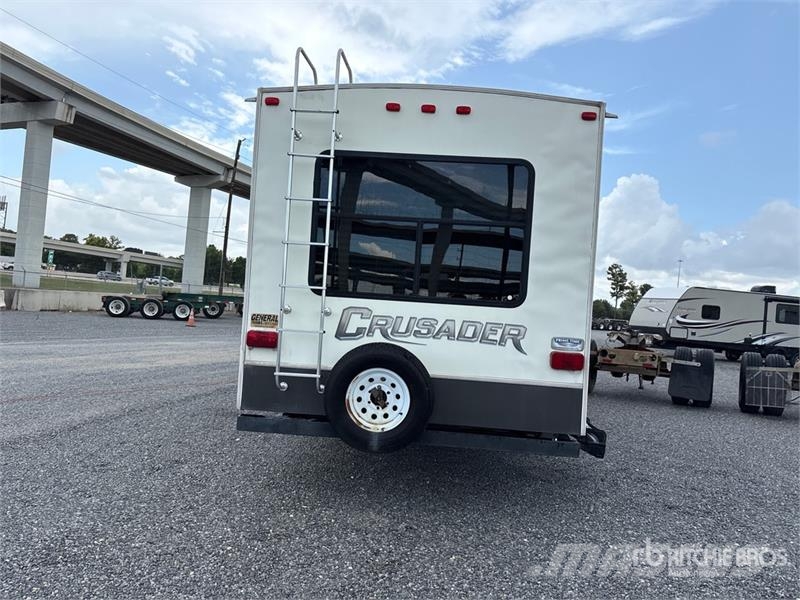 Forest River Crusader 30 ft T/A Travel Trailer Citas piekabes