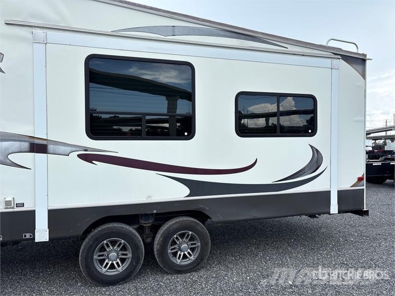 Forest River Crusader 30 ft T/A Travel Trailer Citas piekabes