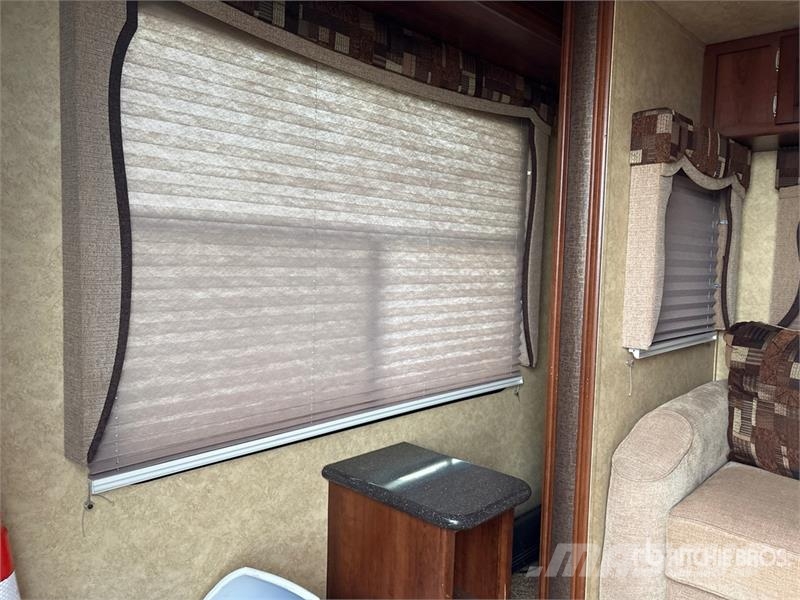 Forest River Crusader 30 ft T/A Travel Trailer Citas piekabes