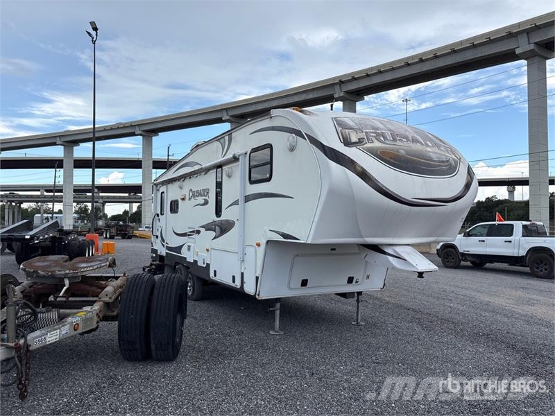 Forest River Crusader 30 ft T/A Travel Trailer Citas piekabes