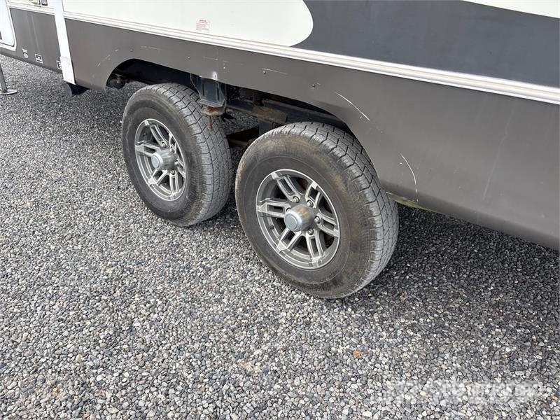 Forest River Crusader 30 ft T/A Travel Trailer Citas piekabes