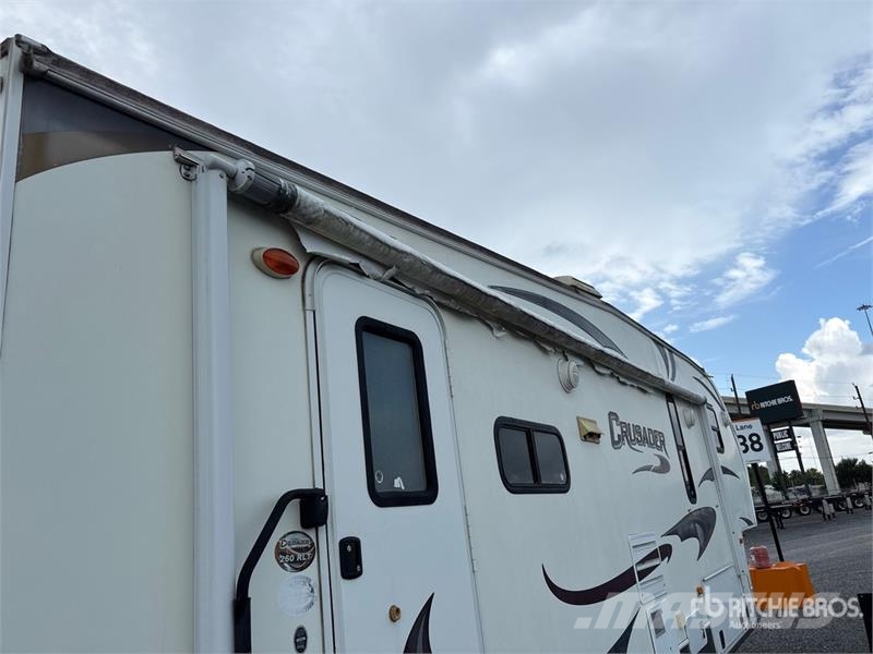 Forest River Crusader 30 ft T/A Travel Trailer Citas piekabes