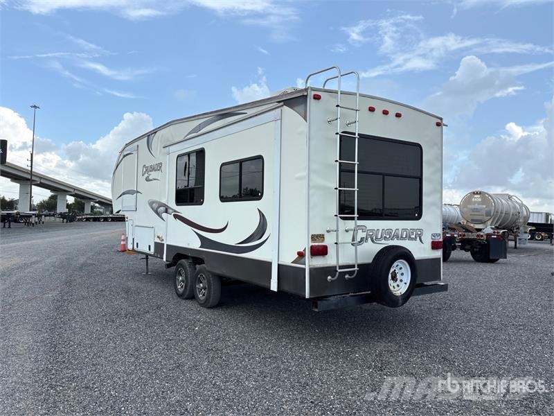 Forest River Crusader 30 ft T/A Travel Trailer Citas piekabes