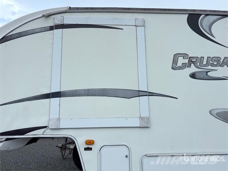 Forest River Crusader 30 ft T/A Travel Trailer Citas piekabes