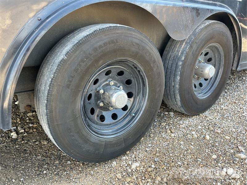 Forest River TXVHW8.524TA3 24 ft T/A Enclosed Trailer Cajas de remolque
