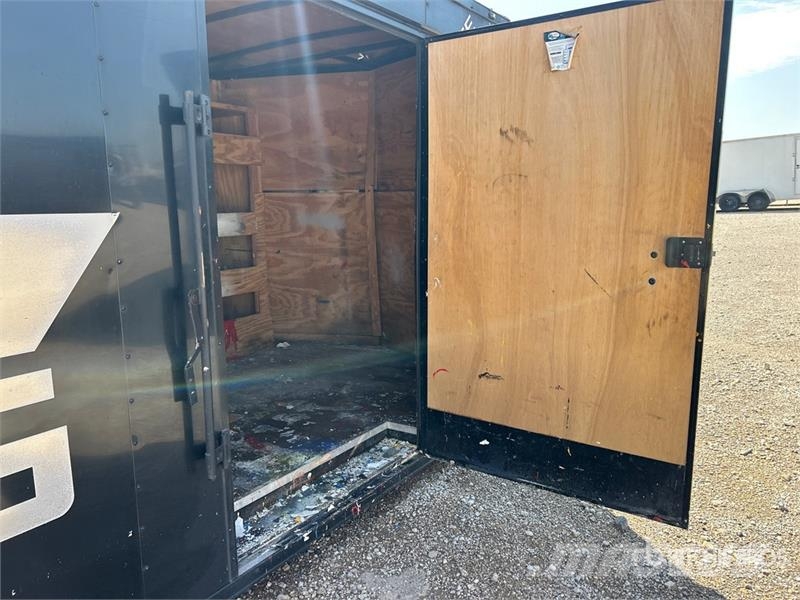 Forest River TXVHW8.524TA3 24 ft T/A Enclosed Trailer Furgoonhaagised