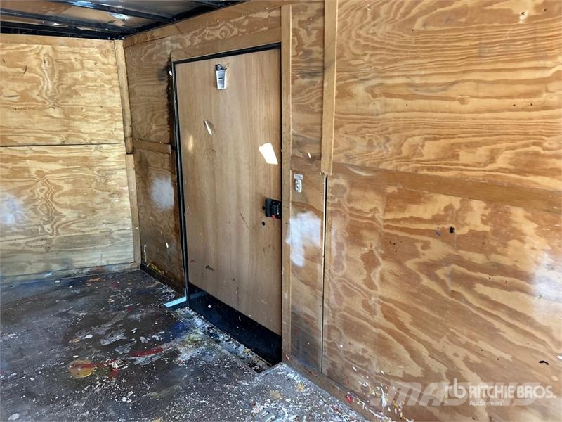 Forest River TXVHW8.524TA3 24 ft T/A Enclosed Trailer Furgoonhaagised