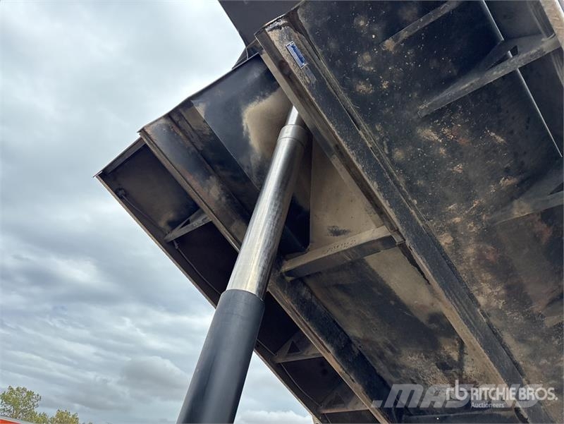 Freightliner 108SD 10x4 Quad/A Dump Truck Tipper trucks