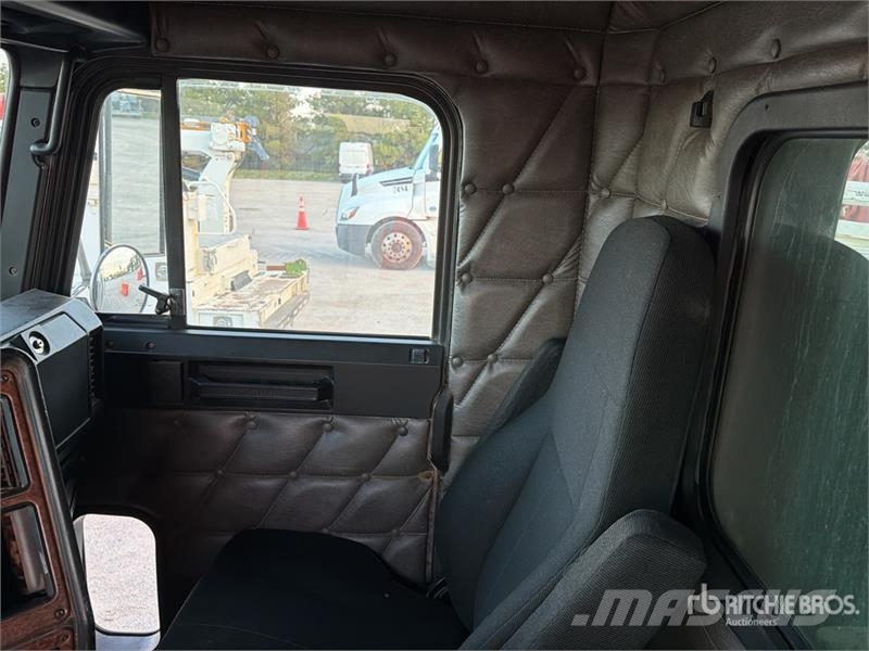 Freightliner 108SD 6x4 T/A Dump Truck Kiperi kamioni