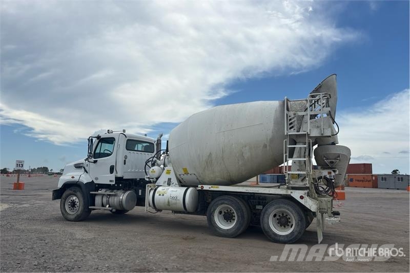 Freightliner 114SD Camiones de concreto