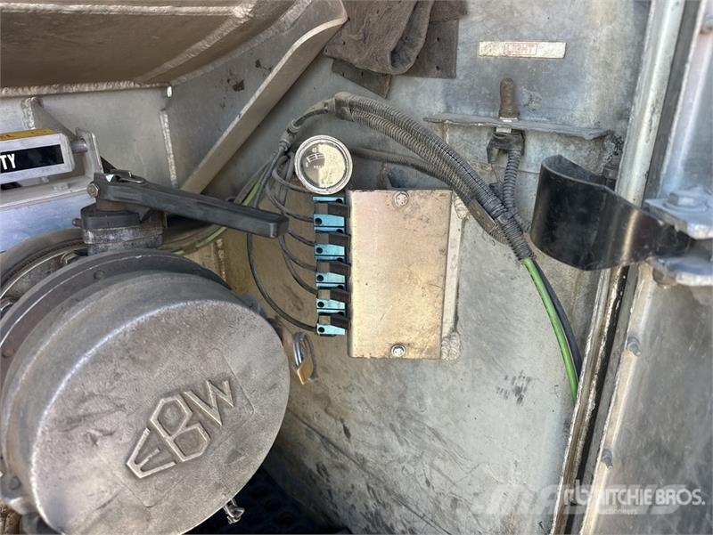 Freightliner 114SD 4000 gal 6x4 Fuel Truck Вантажівки-цистерни