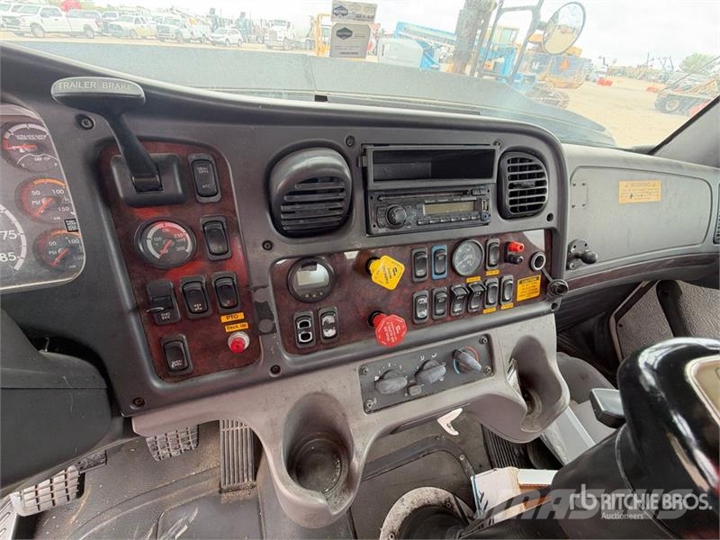 Freightliner 114SD 6x4 6x4 Car Carrier Truck Evakuatori