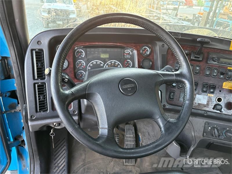 Freightliner 114SD 6x4 Car Carrier Truck Camiones portacoches