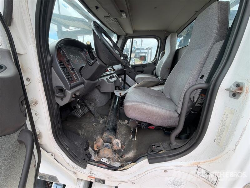 Freightliner 114SD 6x4 6x4 Car Carrier Truck Evakuatori