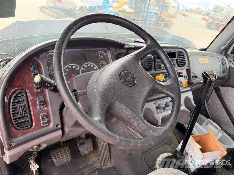 Freightliner 114SD 6x4 6x4 Car Carrier Truck Evakuatori