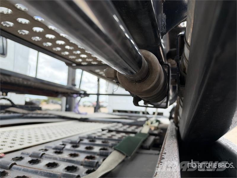 Freightliner 114SD 6x4 6x4 Car Carrier Truck Evakuatori