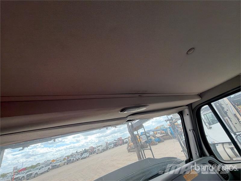 Freightliner 114SD 6x4 6x4 Car Carrier Truck Evakuatori