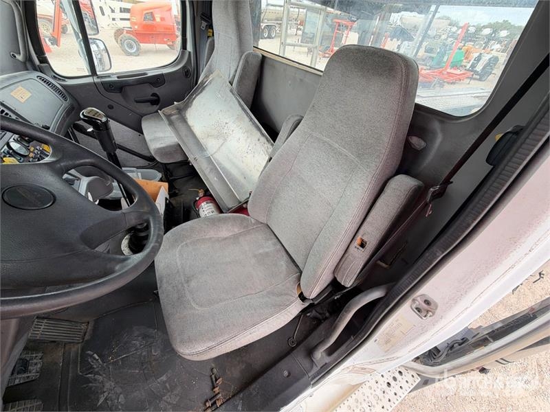 Freightliner 114SD 6x4 6x4 Car Carrier Truck Evakuatori