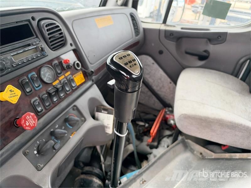 Freightliner 114SD 6x4 6x4 Car Carrier Truck Evakuatori