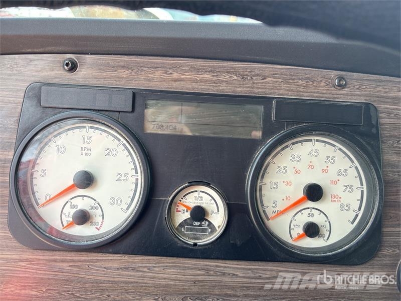 Freightliner 122SD 6x4 T/A Sleeper Truck Tractor Trekkvogner
