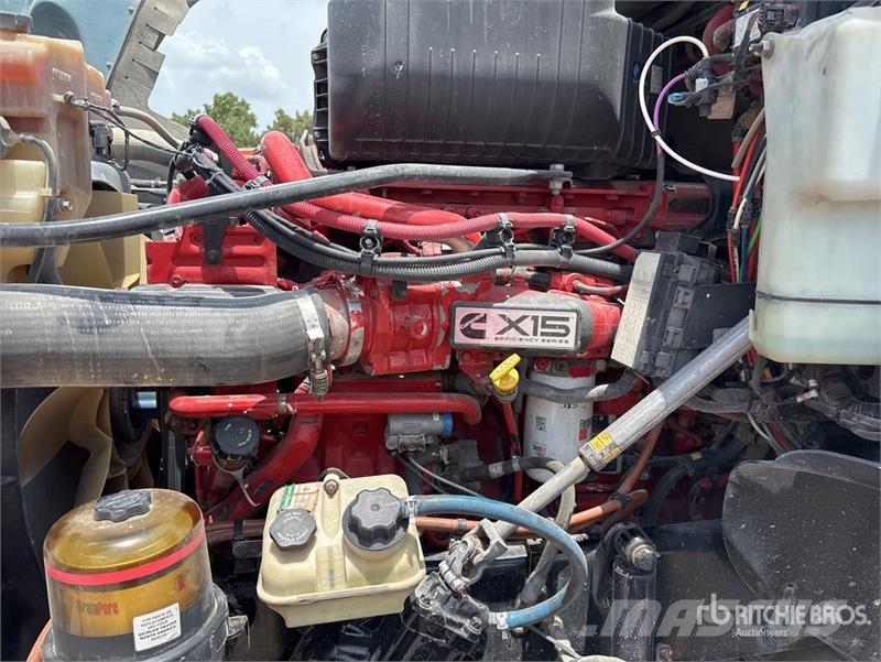 Freightliner 122SD 6x4 T/A Sleeper Truck Tractor Trekkvogner