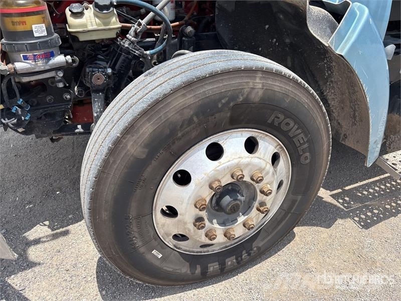 Freightliner 122SD 6x4 T/A Sleeper Truck Tractor Trekkvogner
