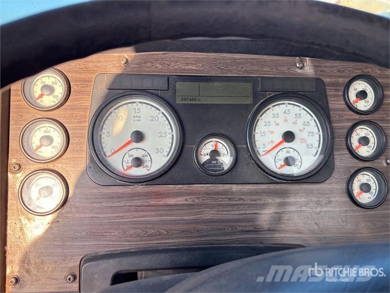 Freightliner 122SD 6x4 T/A Day Cab Truck Tractor Tractores (camiões)