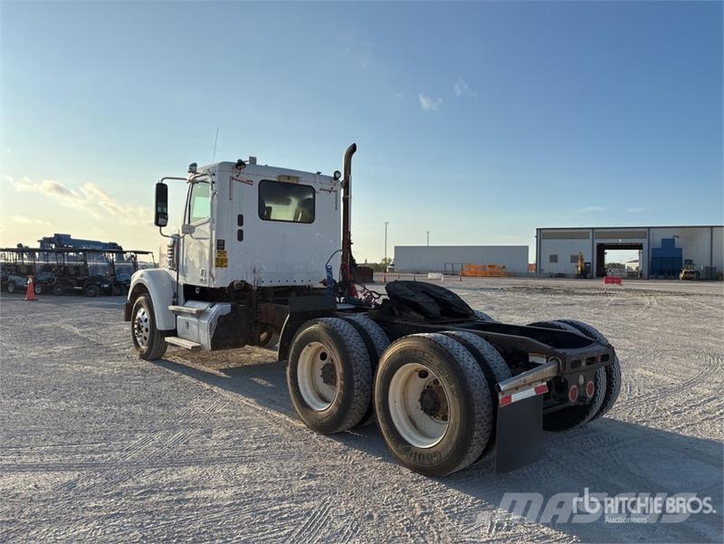 Freightliner 122SD 6x4 T/A Day Cab Truck Tractor Tractores (camiões)