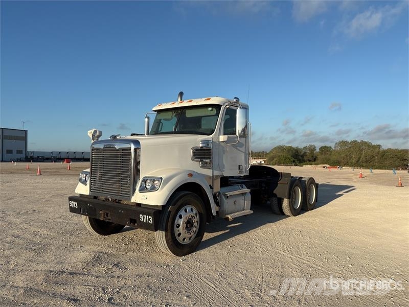 Freightliner 122SD 6x4 T/A Day Cab Truck Tractor Tractores (camiões)