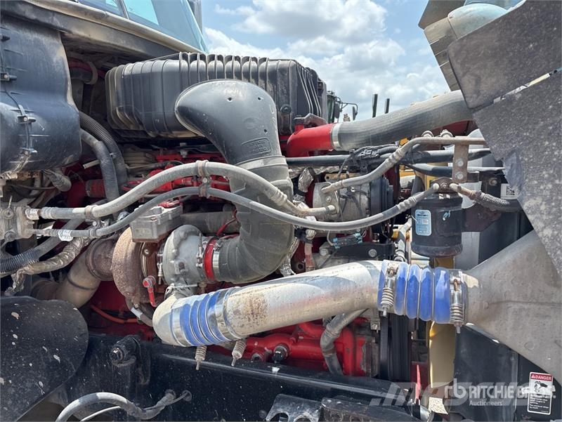 Freightliner 122SD 6x4 T/A Sleeper Truck Tractor Trekkvogner