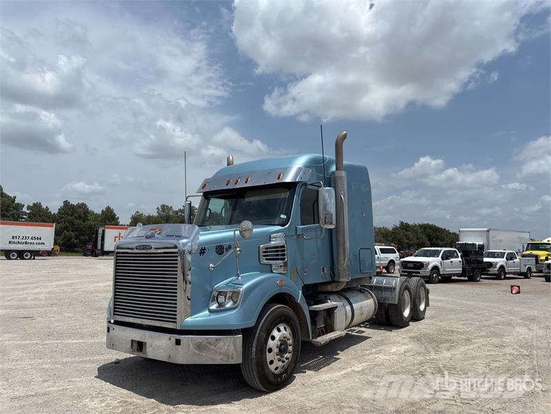 Freightliner 122SD 6x4 T/A Sleeper Truck Tractor Trekkvogner