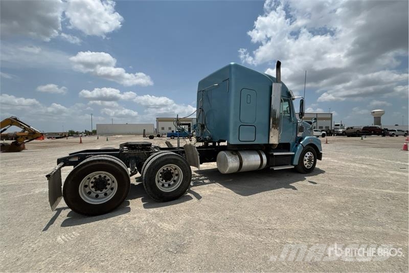 Freightliner 122SD 6x4 T/A Sleeper Truck Tractor Trekkvogner