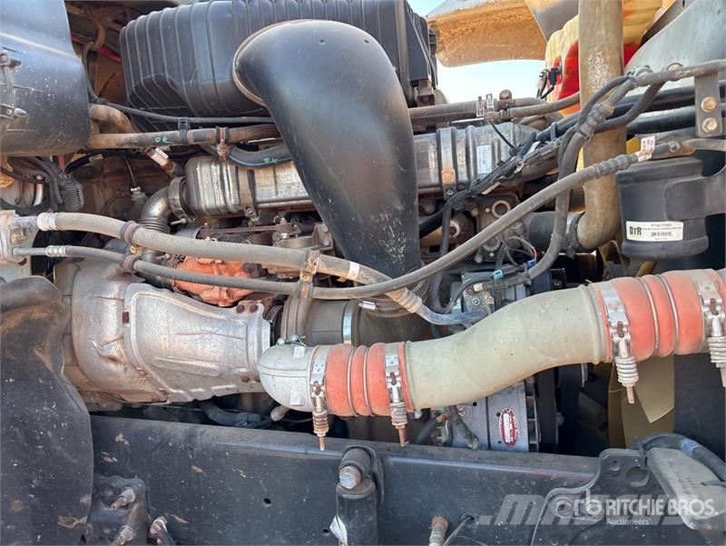 Freightliner 122SD 6x4 T/A Day Cab Truck Tractor Tractores (camiões)