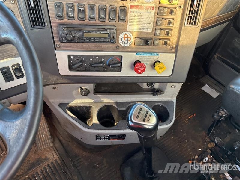 Freightliner 122SD 6x4 T/A Day Cab Truck Tractor Tractores (camiões)